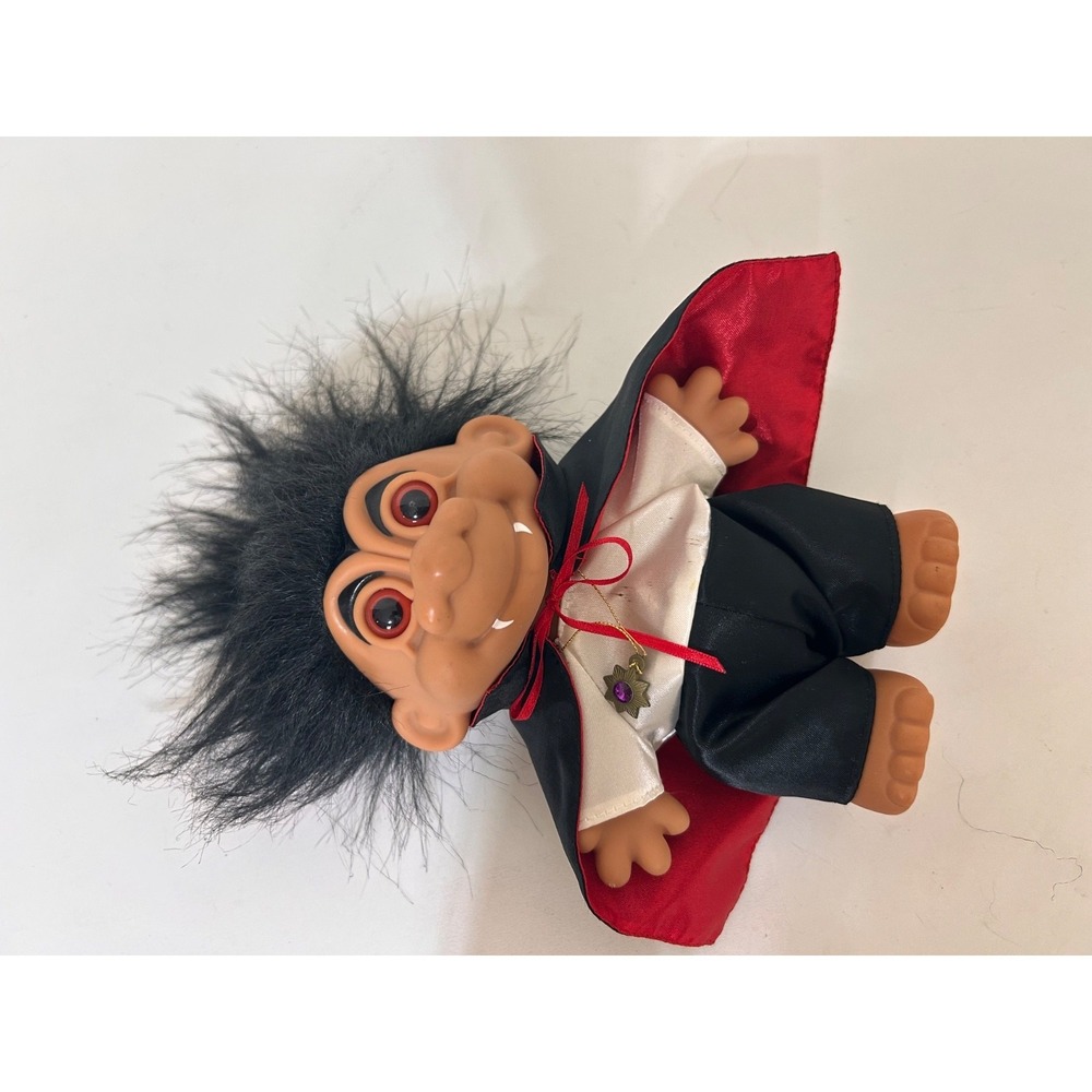 Vintage Russ Berrie Dracula Troll Red Eyes Cape Fangs Halloween Rare - Picture 5 of 8